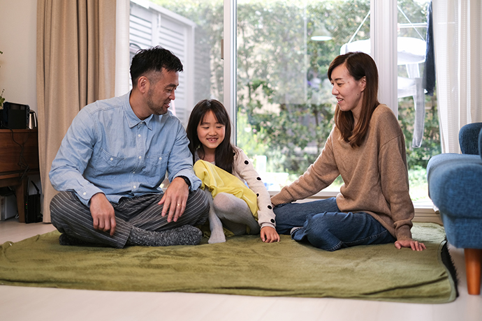 子どもの教育費にいくら貯める？平均でいくら必要か、教育資金贈与も詳しく解説！