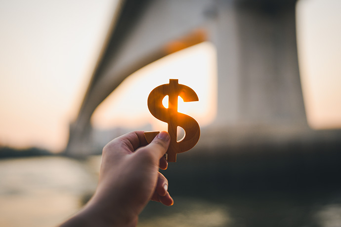 円安の今、ドル建て保険はどうなる?円安と円高の影響を知って上手な資産形成を│マニュライフ生命